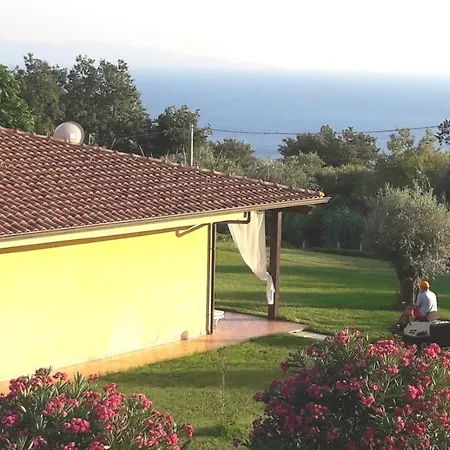 Mimosa Tropea בית נופש ריקאדי